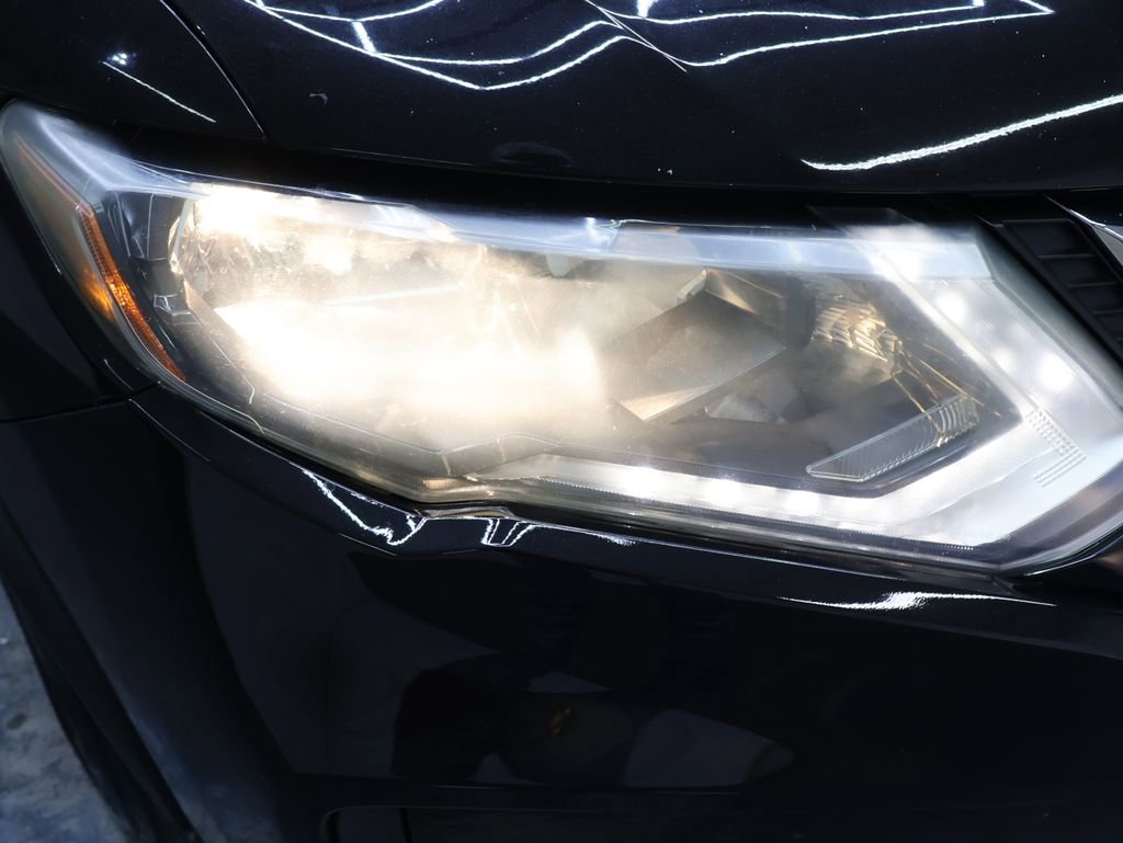 Used 2017 Nissan Rogue SV AWD/4WD image 27