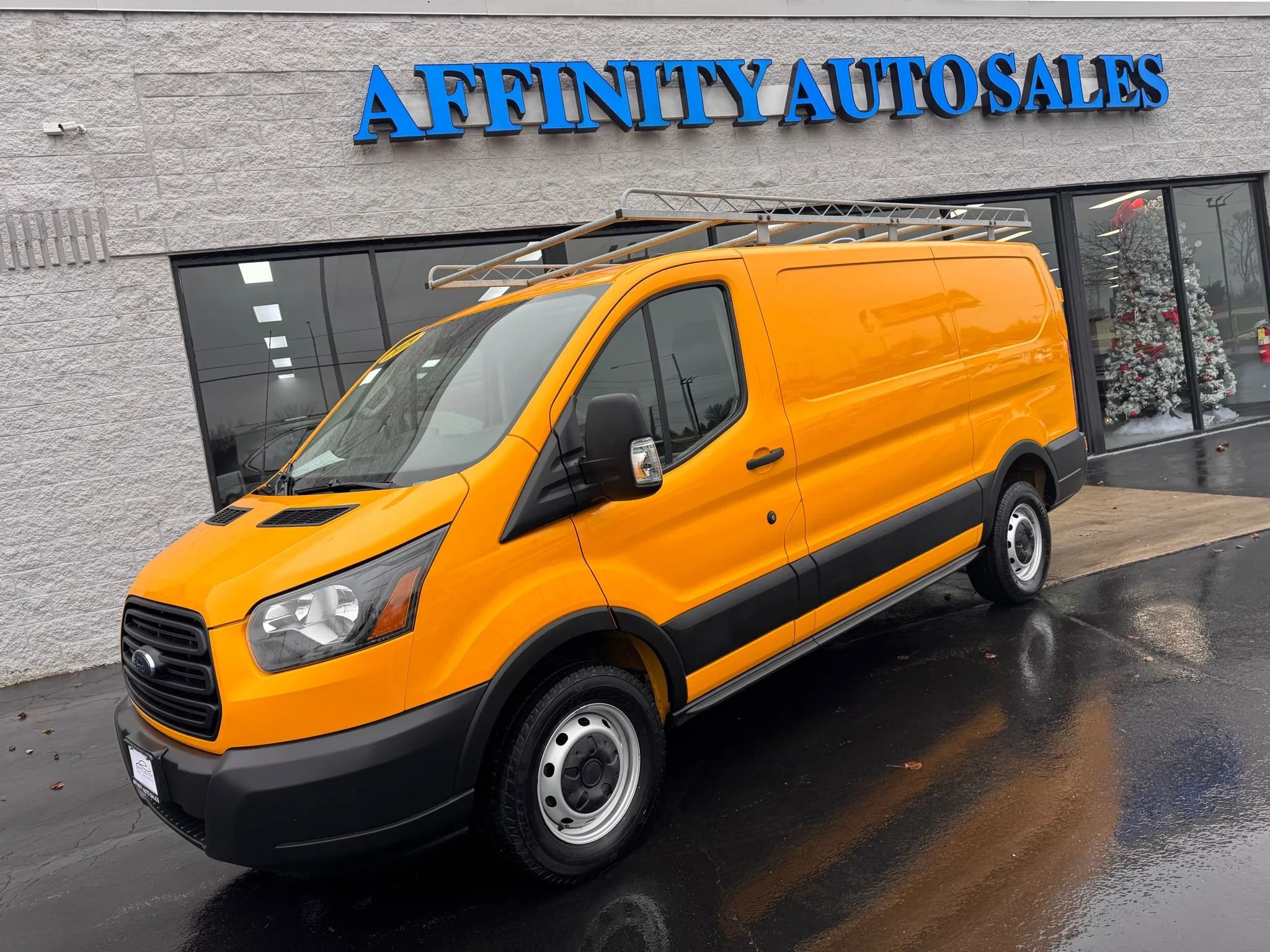Used 2019 Ford Transit 250 130 Low Roof RWD image 2