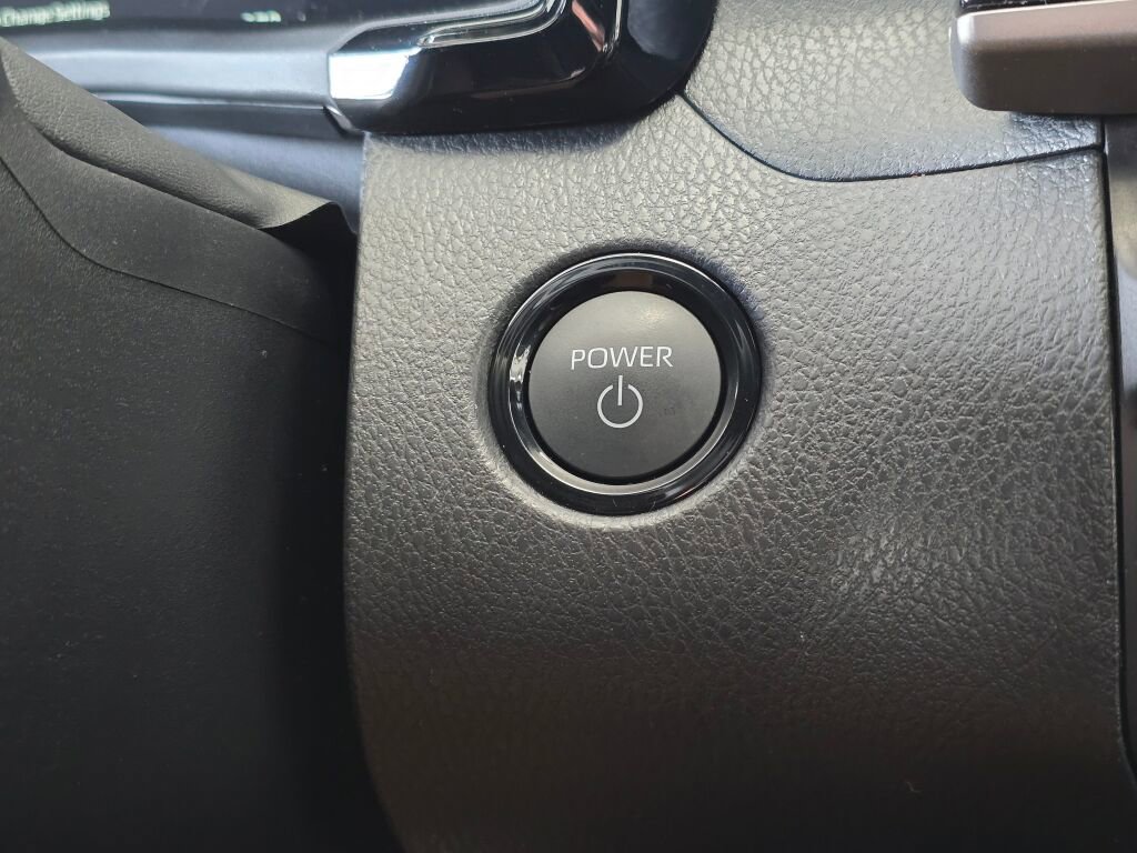 Used 2025 Toyota Camry SE image 34