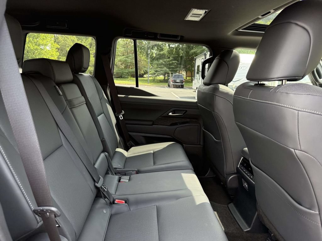 Used 2024 Lexus GX 550 w/ Accessory Package (2T) AWD/4WD image 15