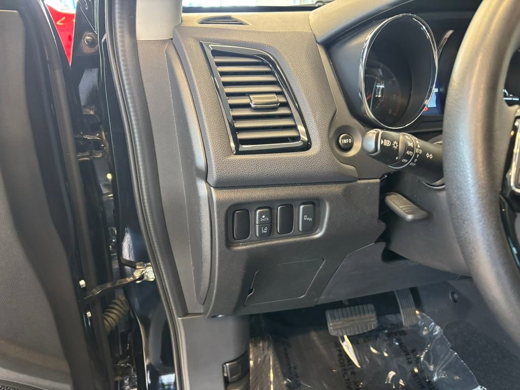 Used 2024 Mitsubishi Outlander Sport SE image 16