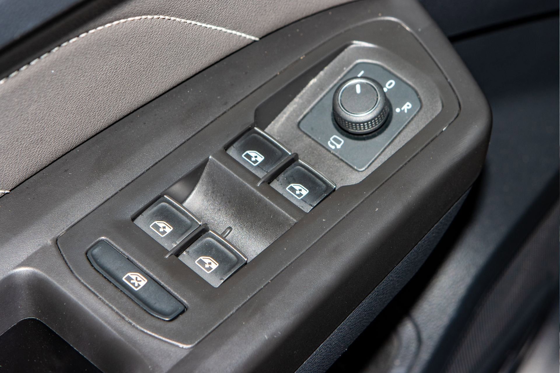 Used 2022 Volkswagen Atlas SEL Premium image 28