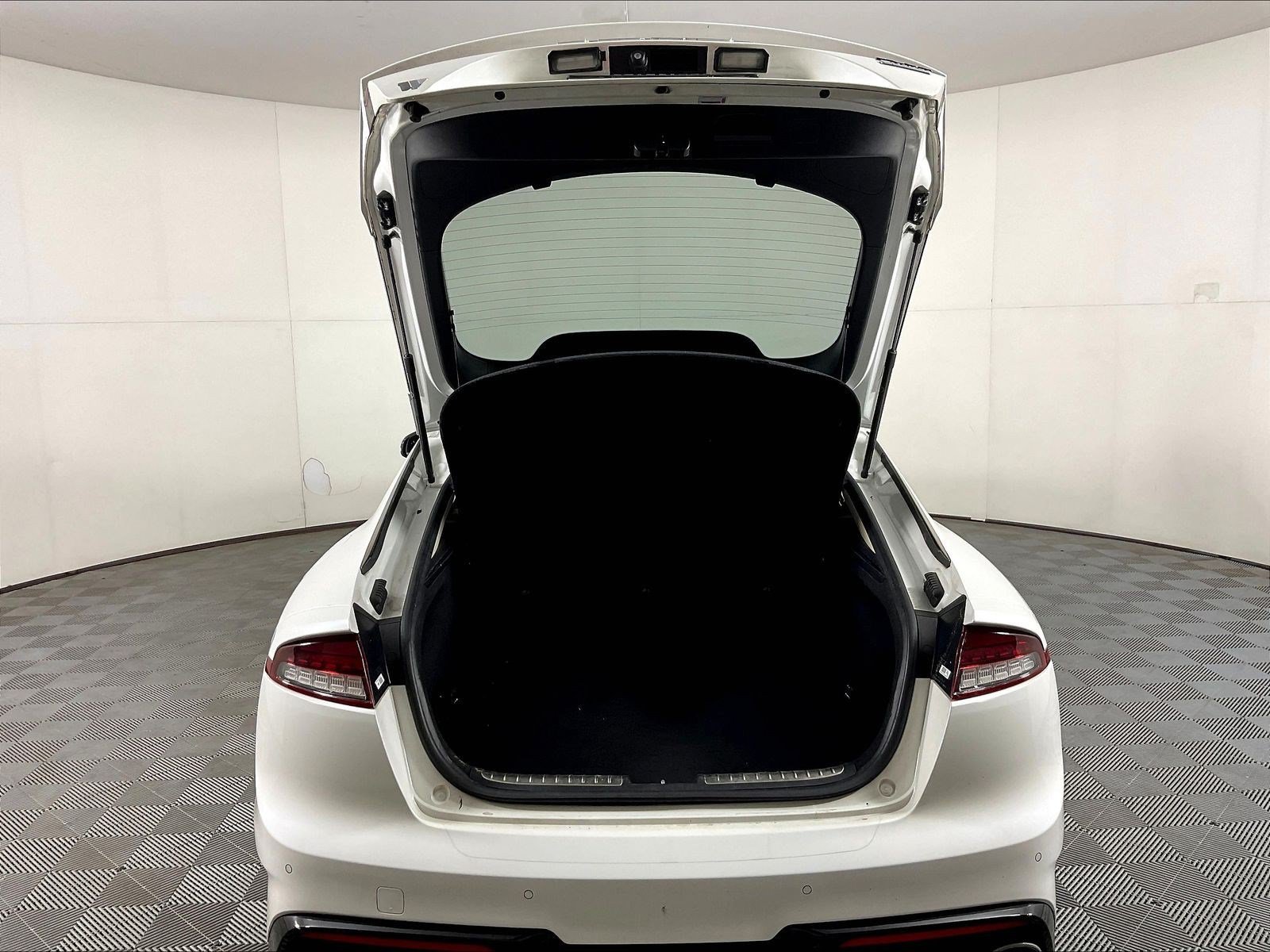 Used 2022 Kia Stinger GT1 AWD/4WD image 37