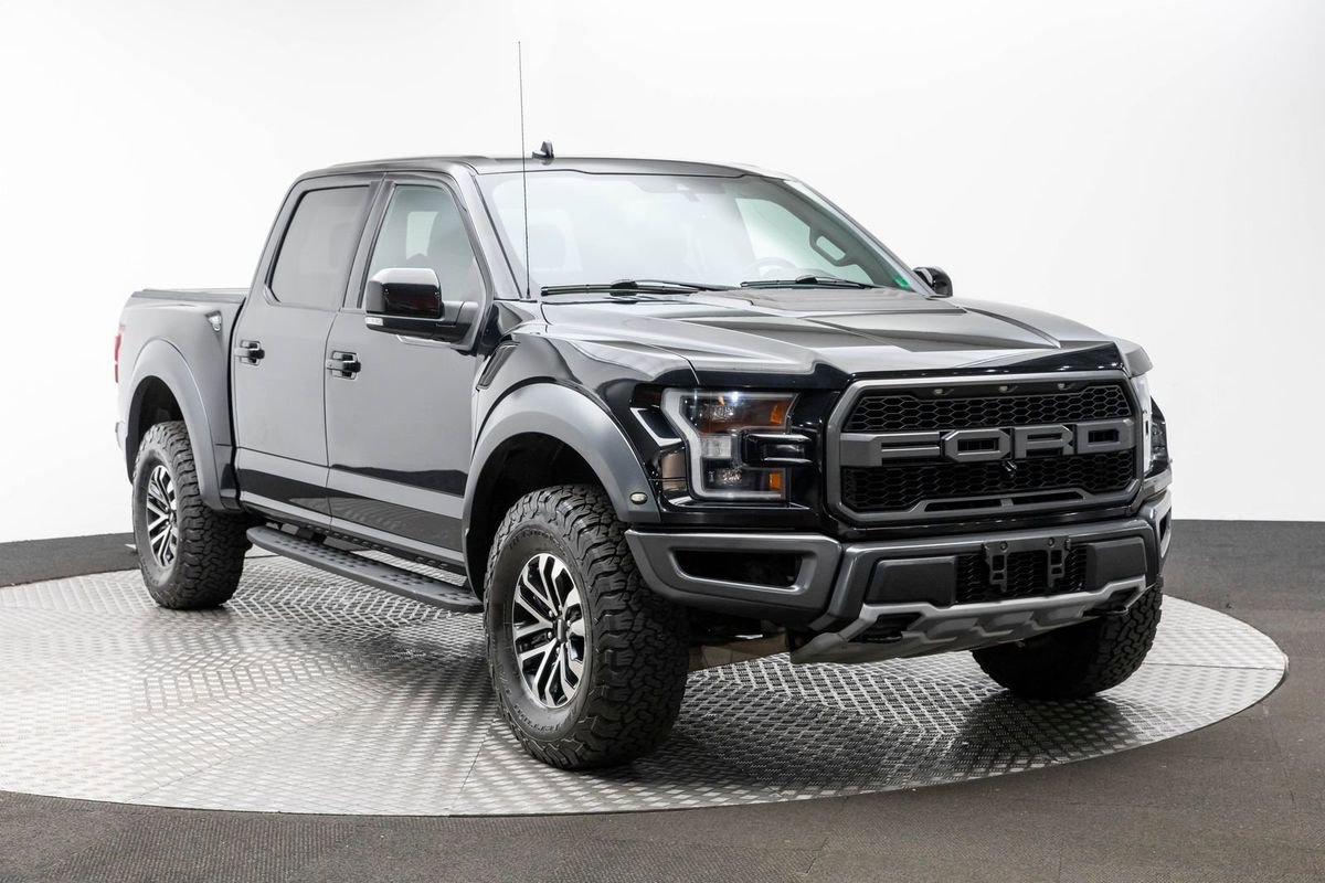 Used 2019 Ford F150 Raptor w/ Equipment Group 802A Luxury image 4