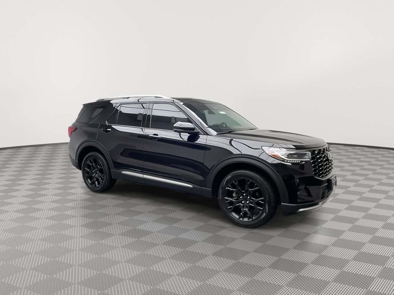 Certified 2025 Ford Explorer Platinum w/ Ultimate Package AWD/4WD image 47