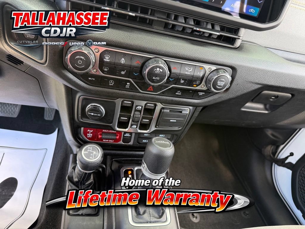 Used 2025 Jeep Gladiator Sport AWD/4WD image 23