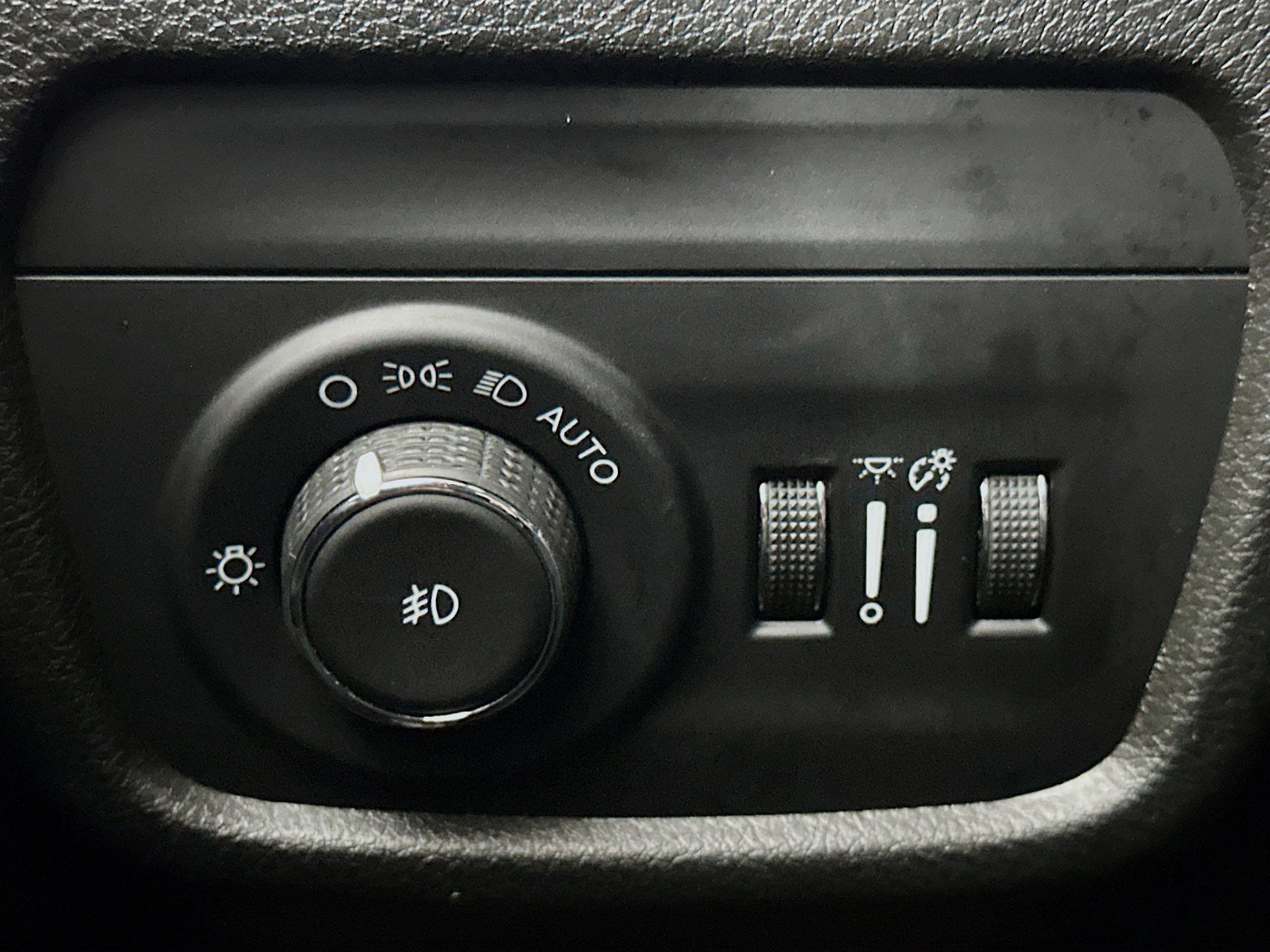 Used 2024 Jeep Grand Cherokee Limited image 17