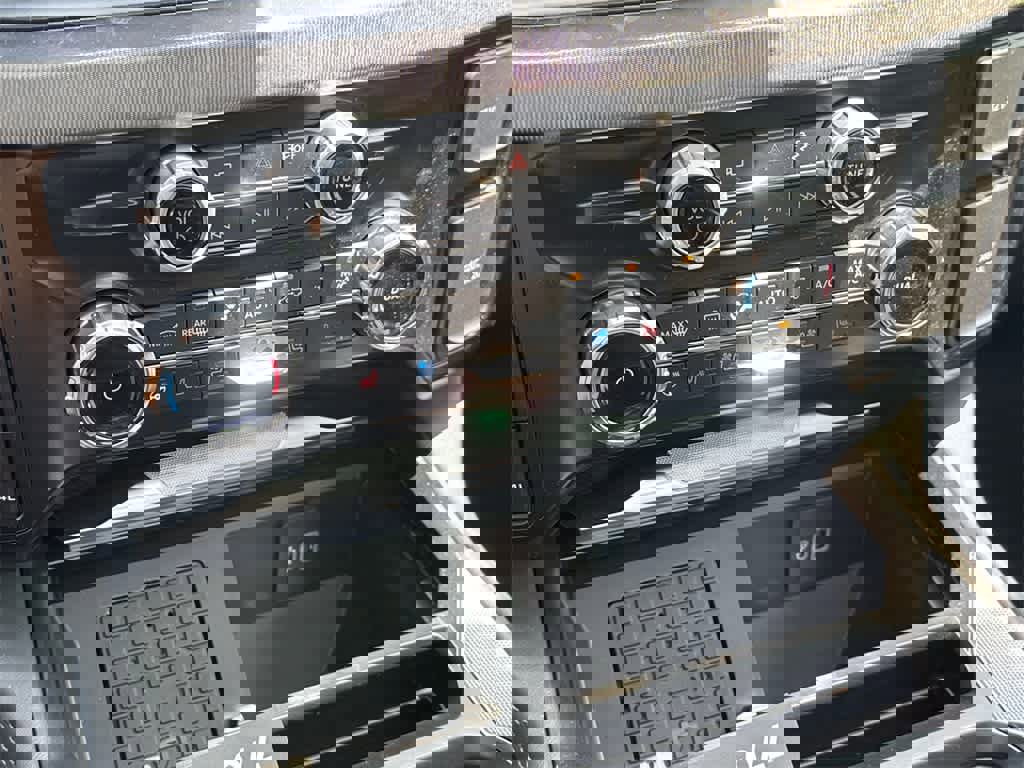New 2025 Ford F250 Platinum image 25