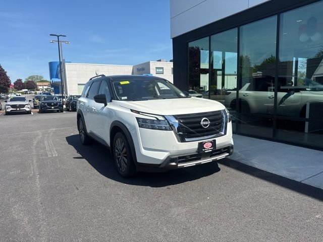 Used 2024 Nissan Pathfinder SL w/ SL Premium Package AWD/4WD image 1