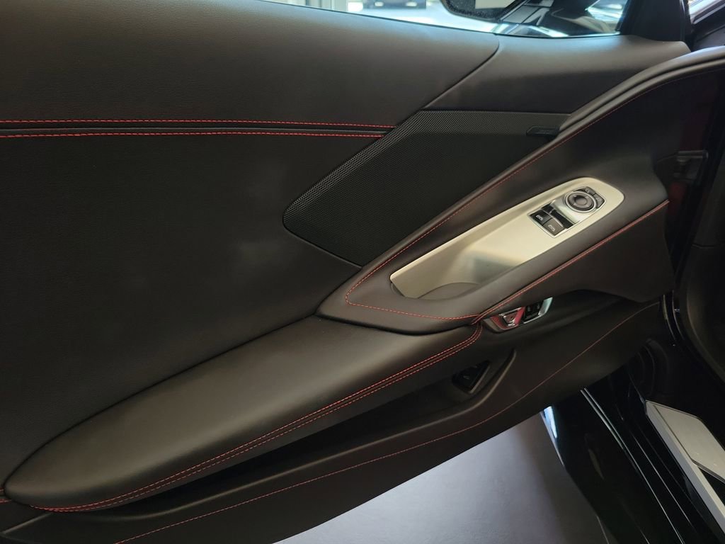 Used 2025 Chevrolet Corvette Z06 RWD image 16