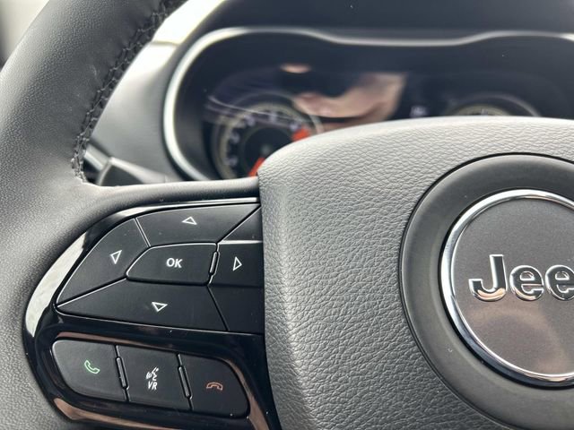 Used 2023 Jeep Cherokee Altitude Lux image 24