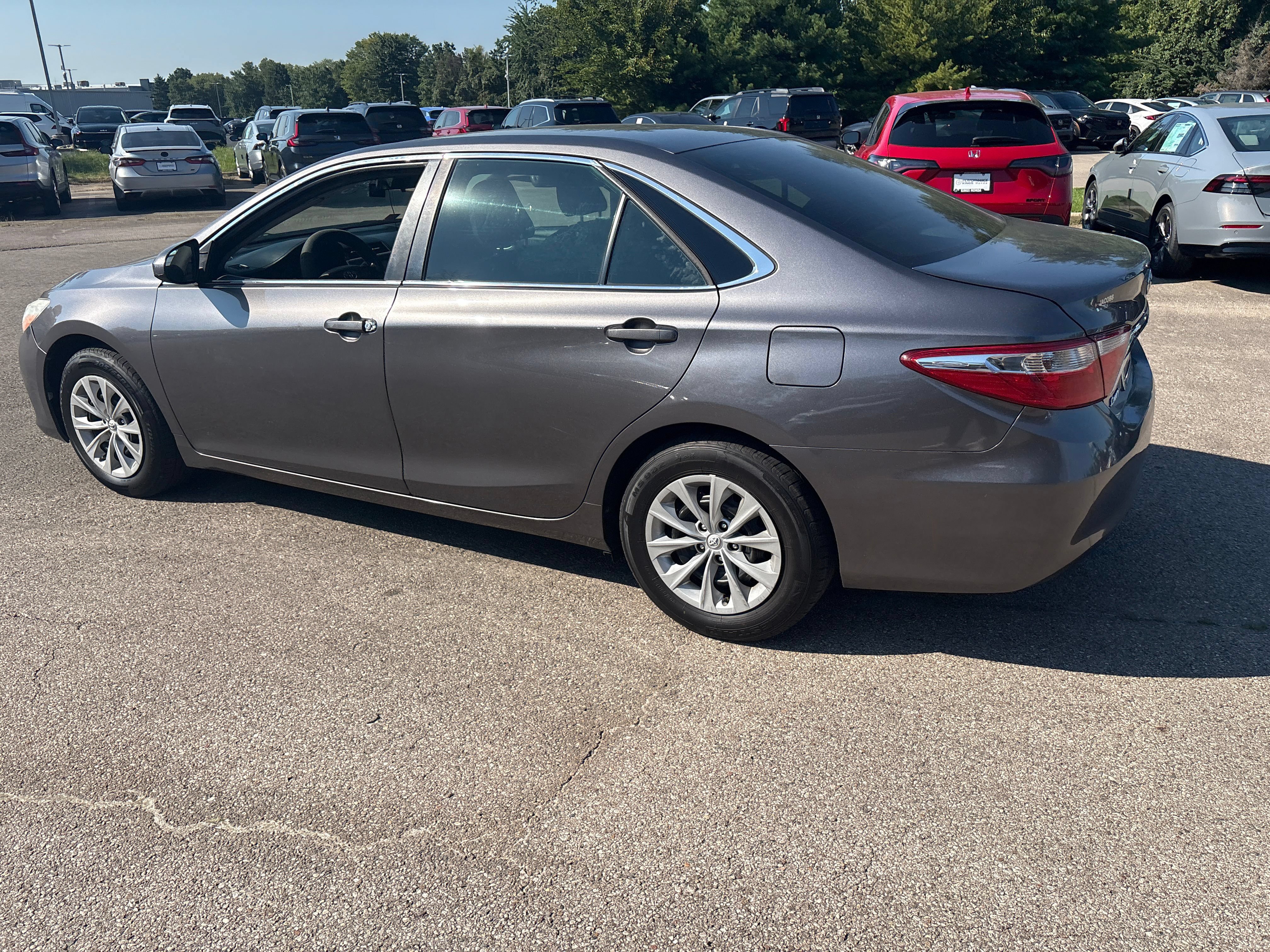 Used 2015 Toyota Camry LE FWD image 8