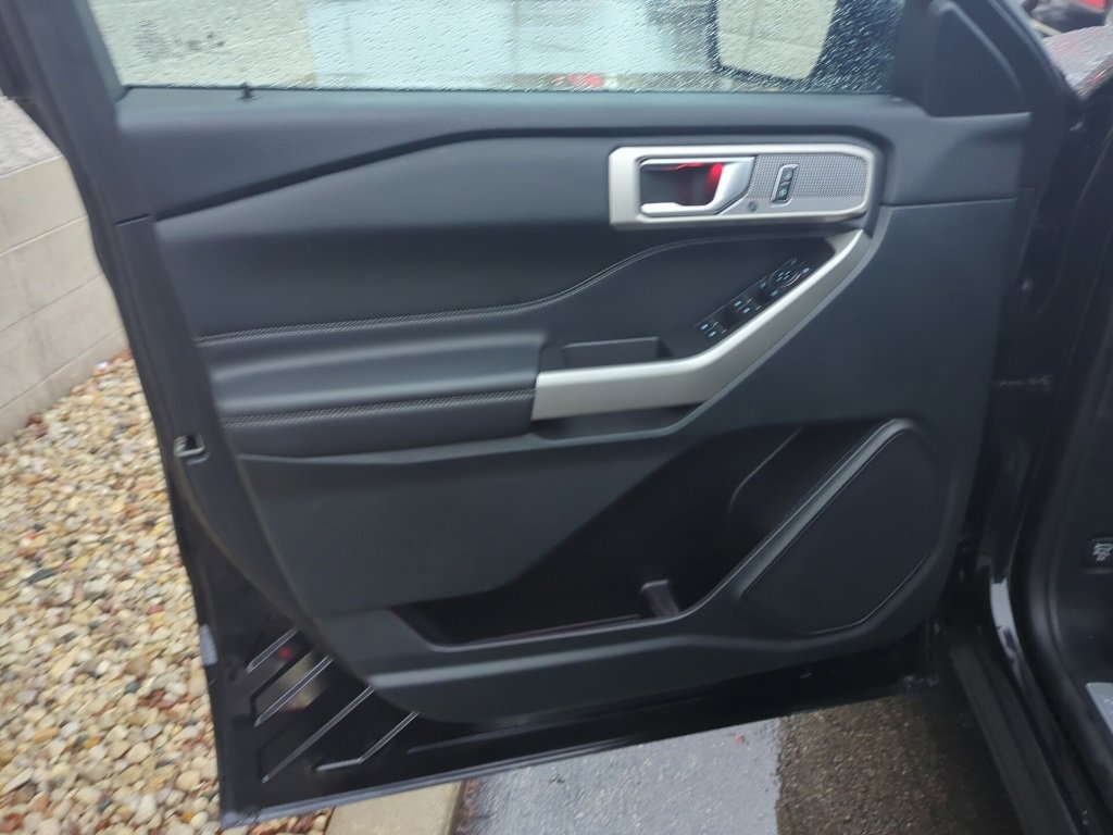 Used 2023 Ford Explorer Limited image 11