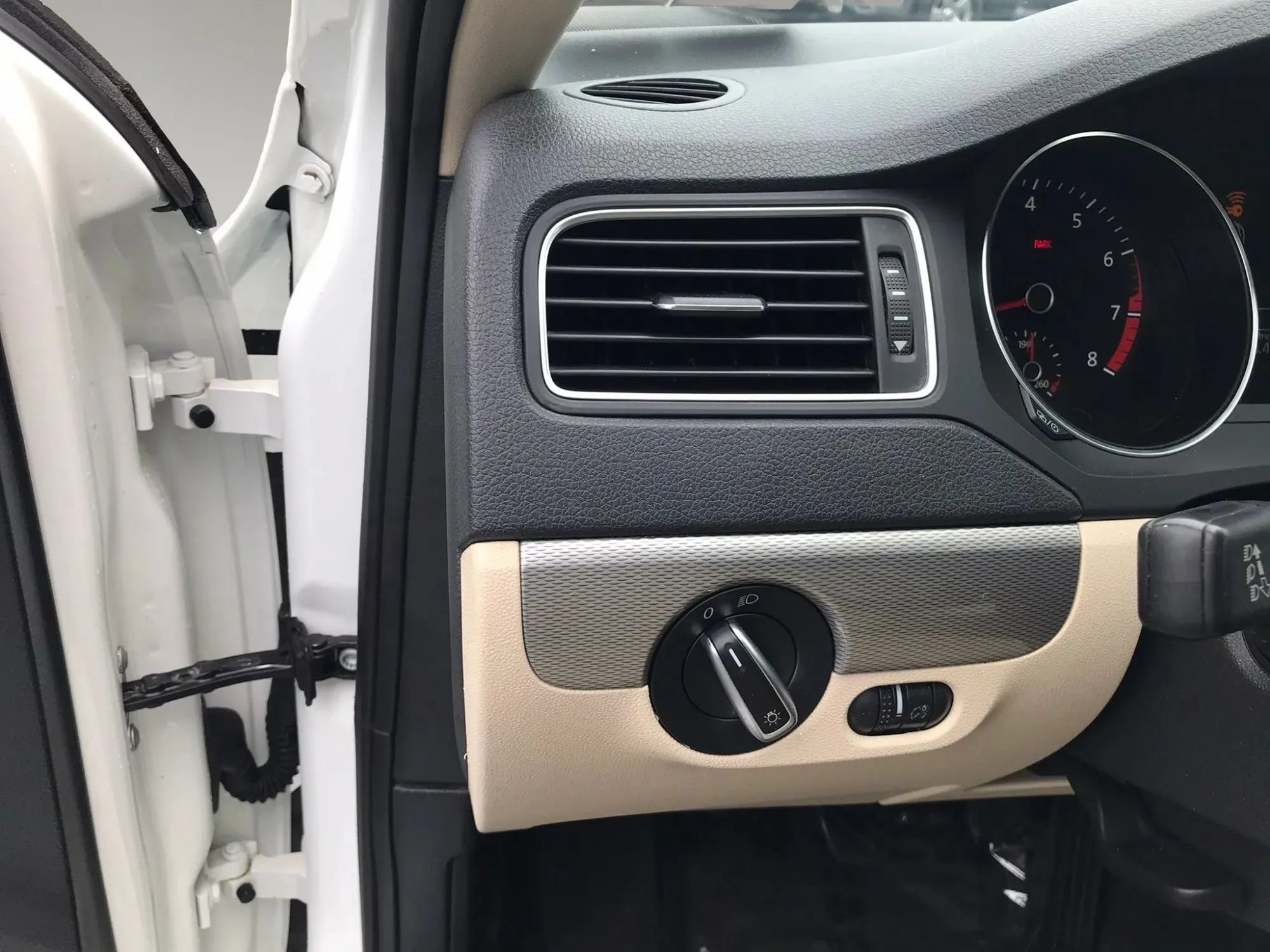 Used 2017 Volkswagen Jetta SE FWD image 15