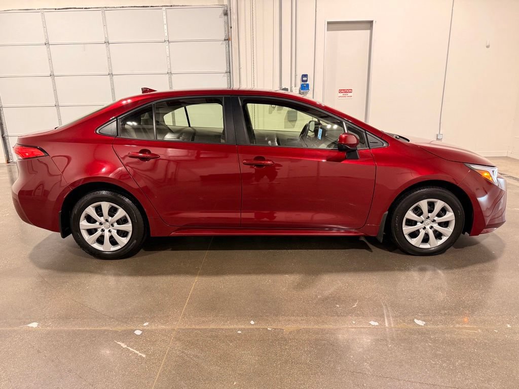 Used 2025 Toyota Corolla LE FWD image 4