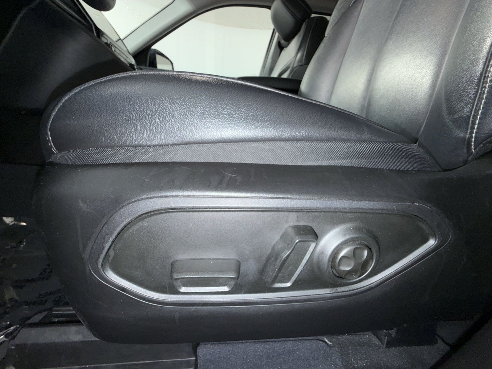 Used 2023 Jeep Grand Cherokee L Limited AWD/4WD image 14