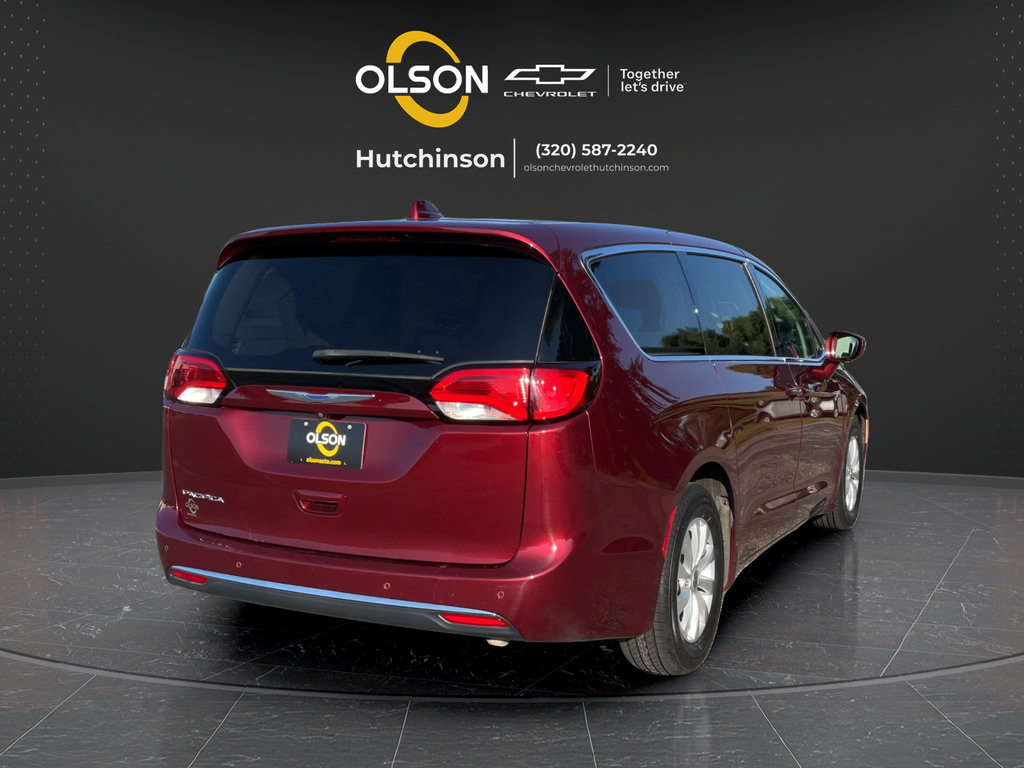 Used 2019 Chrysler Pacifica Touring Plus w/ Cold Weather Group FWD image 9
