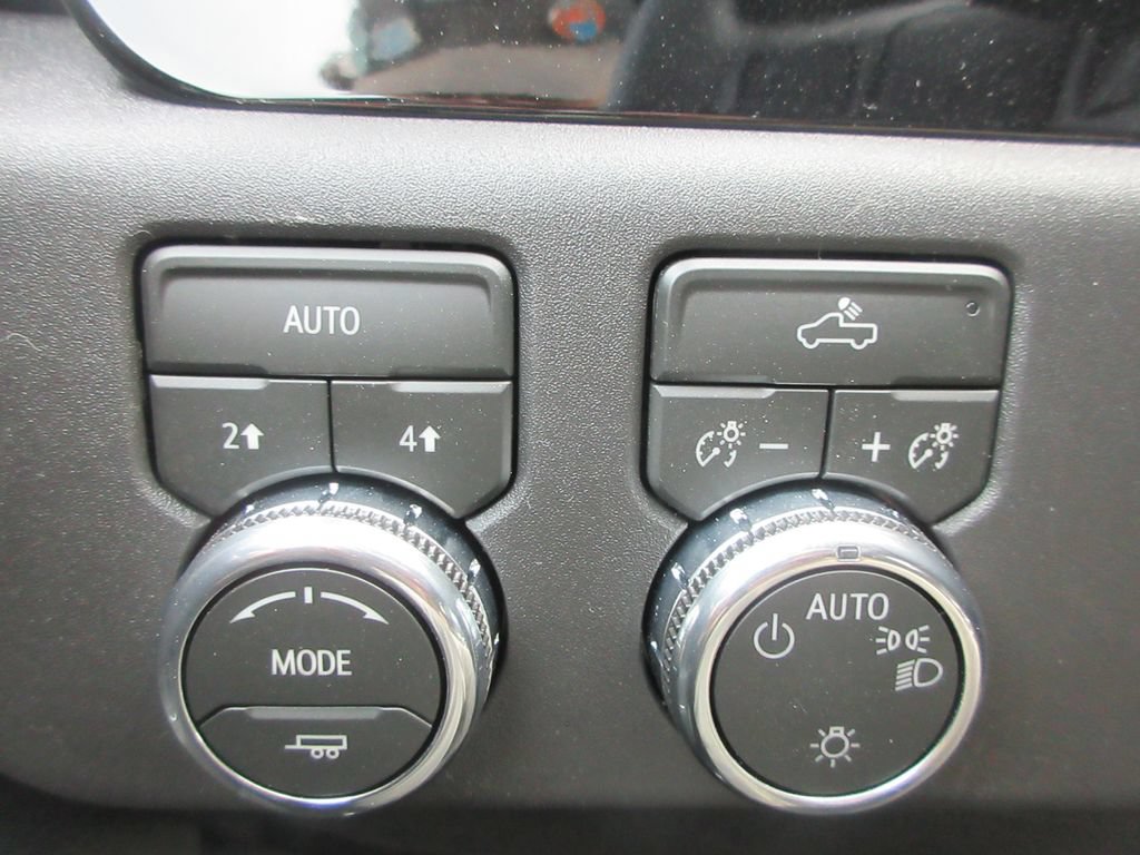 New 2026 GMC Sierra 1500 SLE w/ Max Trailering Package AWD/4WD image 17