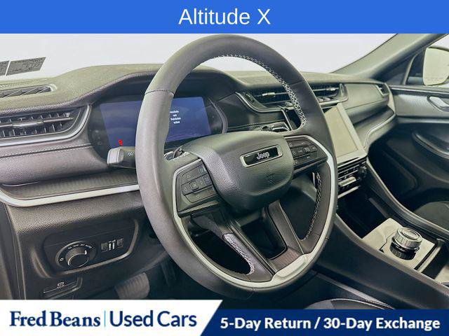 Certified 2025 Jeep Grand Cherokee L Altitude AWD/4WD image 13