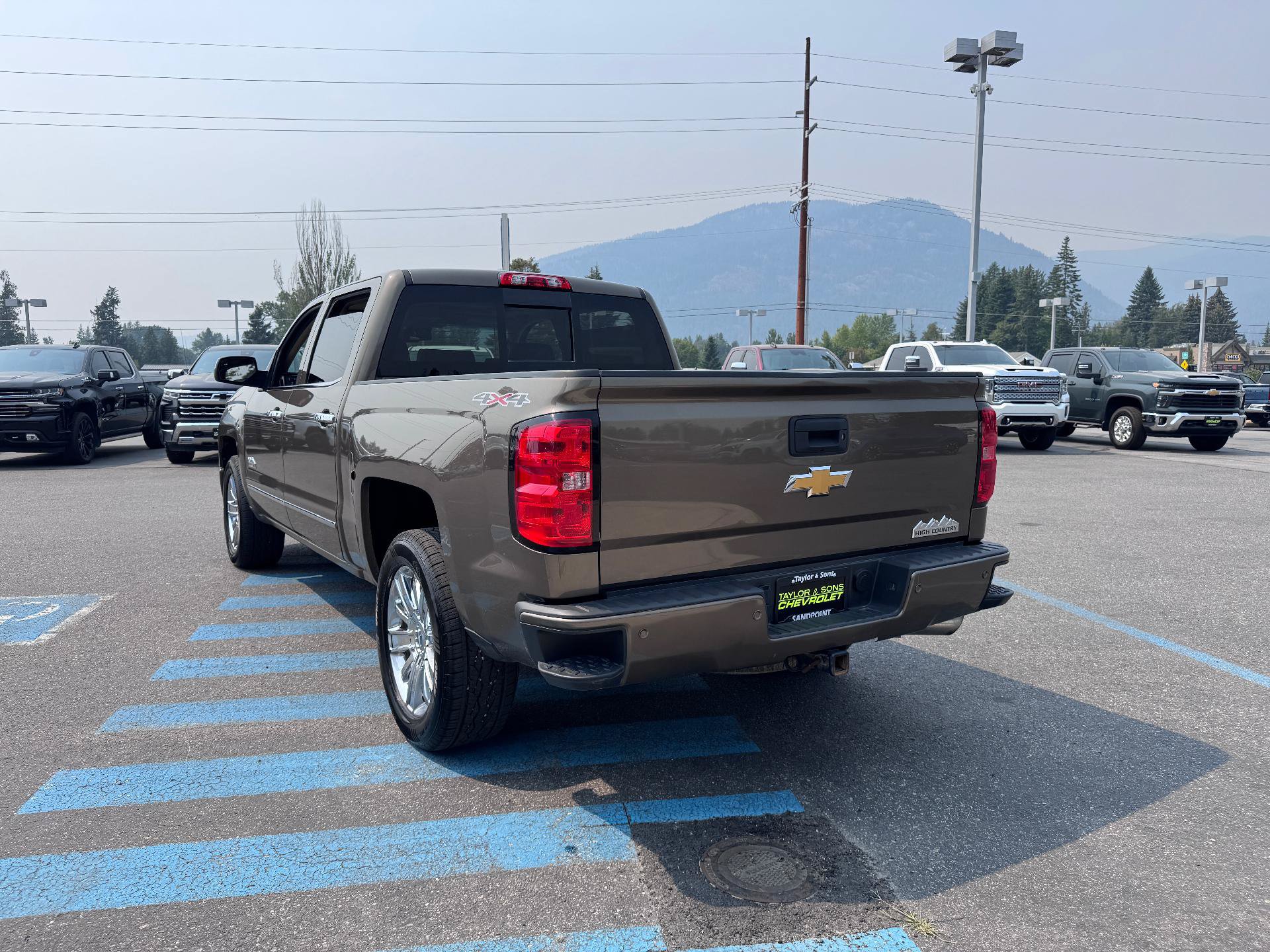 Used 2015 Chevrolet Silverado 1500 High Country w/ High Country Premium Package AWD/4WD image 5