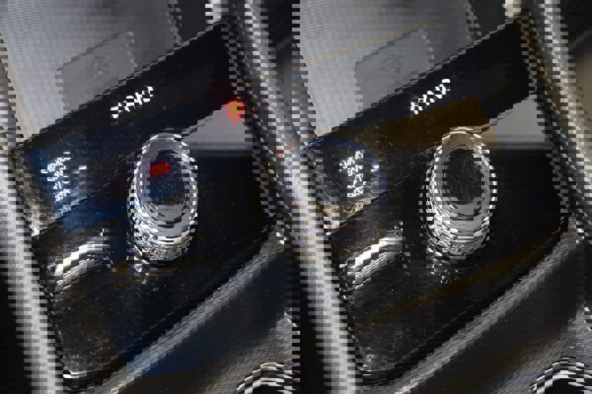 Used 2024 Jeep Grand Cherokee Limited w/ Luxury Tech Group II image 7