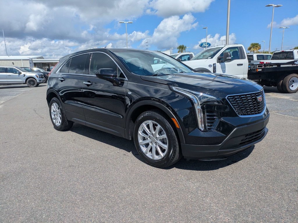Used 2023 Cadillac XT4 Luxury FWD image 2