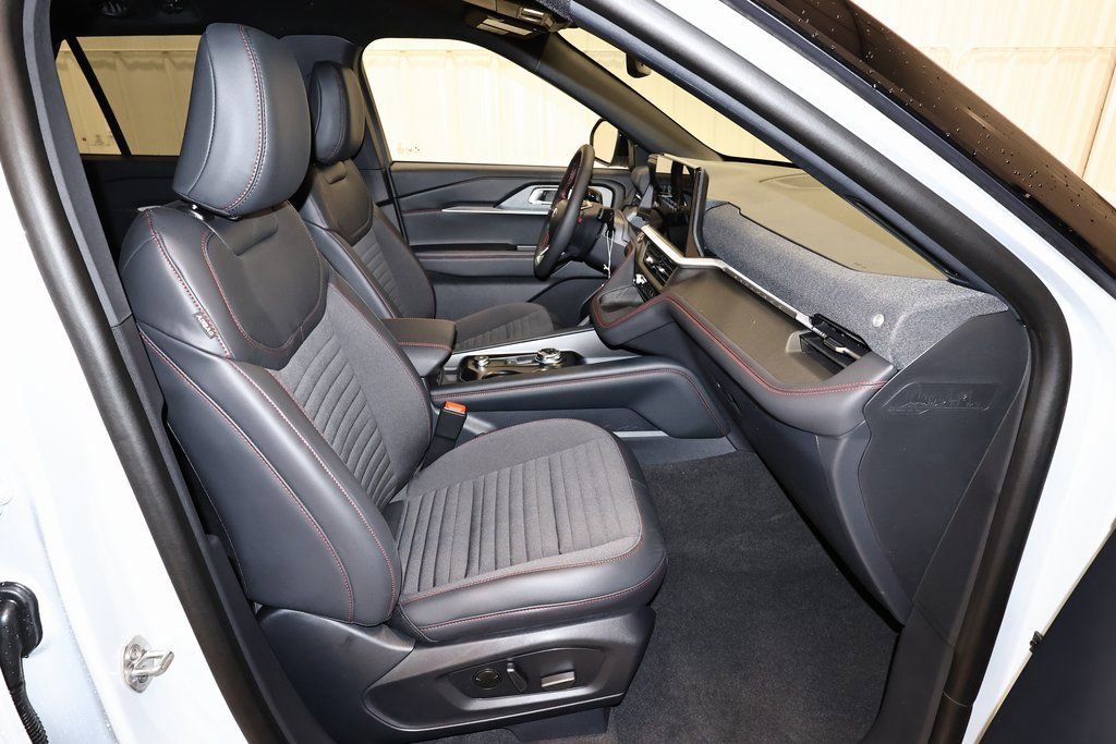 New 2026 Ford Explorer ST-Line w/ ST-Line Street Pack image 18
