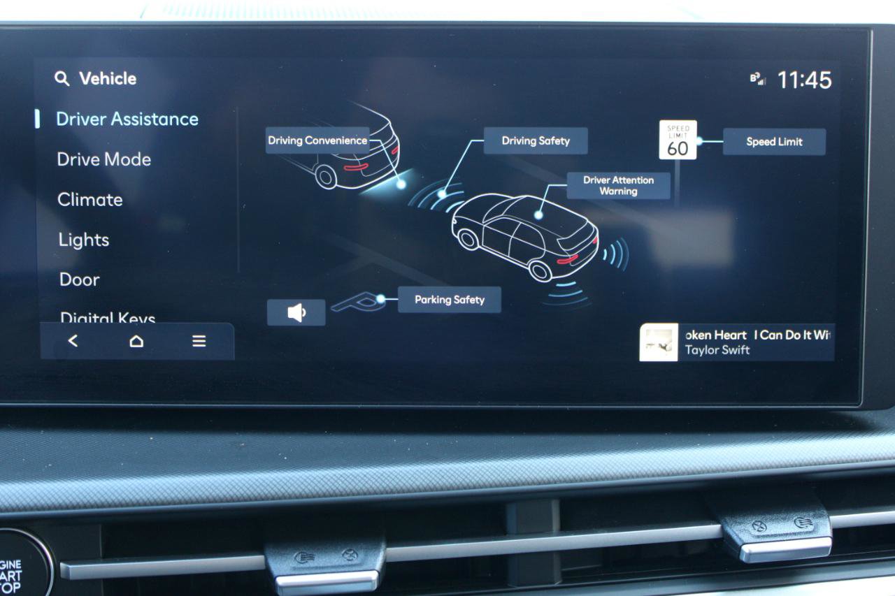 Used 2025 Hyundai Santa Fe SEL image 30