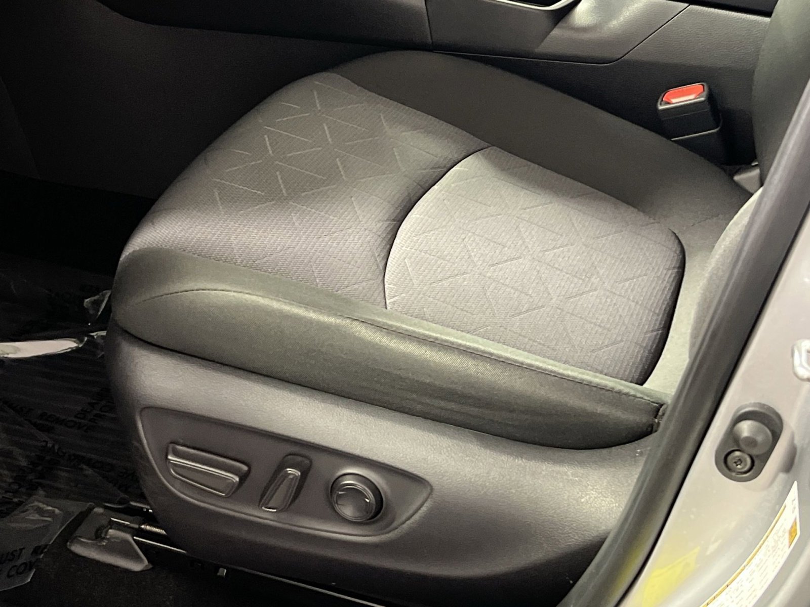 Used 2025 Toyota RAV4 XLE image 14