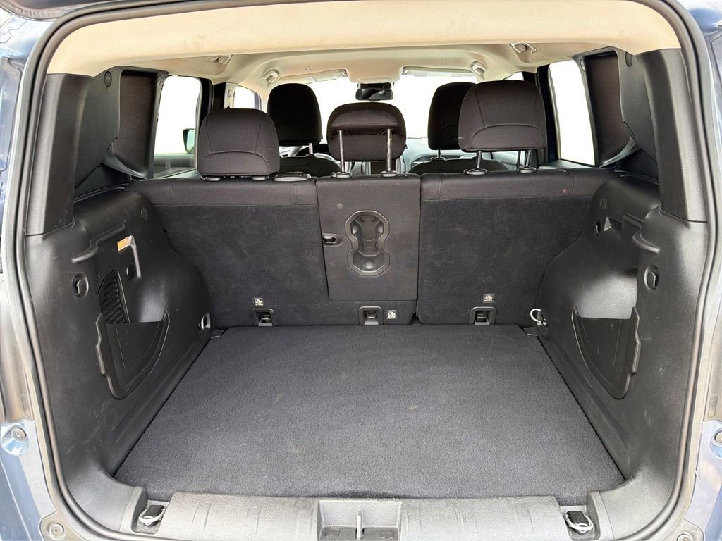 Used 2020 Jeep Renegade Latitude w/ Popular Equipment Group FWD image 13