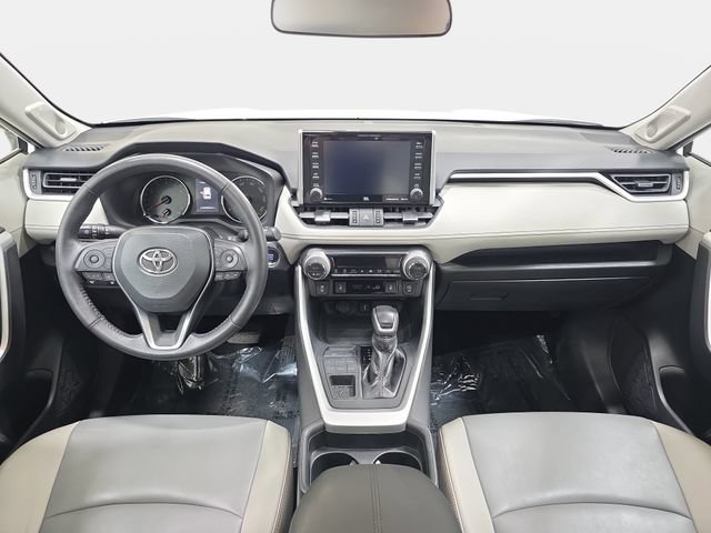 Certified 2020 Toyota RAV4 XLE Premium AWD/4WD image 9