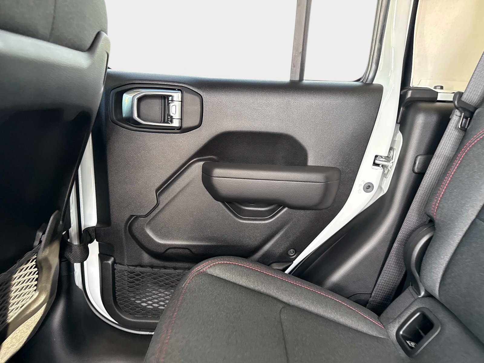 Used 2025 Jeep Gladiator Rubicon w/ Convenience Group AWD/4WD image 15