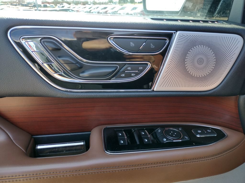 Used 2022 Lincoln Navigator Reserve AWD/4WD image 27