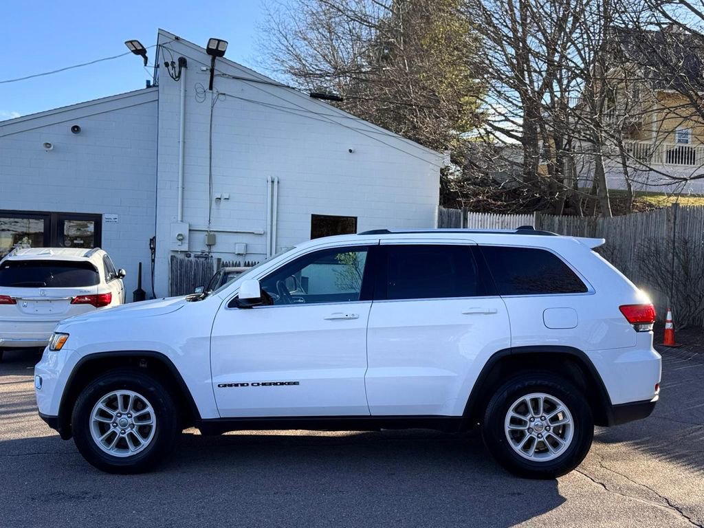 Used 2018 Jeep Grand Cherokee Laredo AWD/4WD image 3