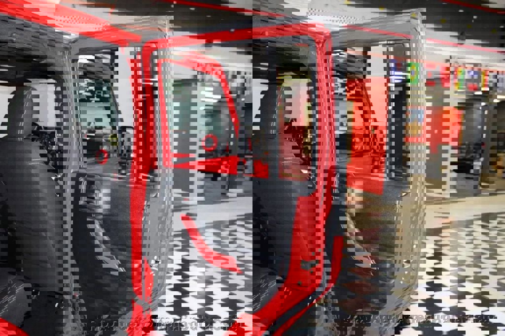 Used 2015 Jeep Wrangler Unlimited Sahara w/ Dual Top Group image 31