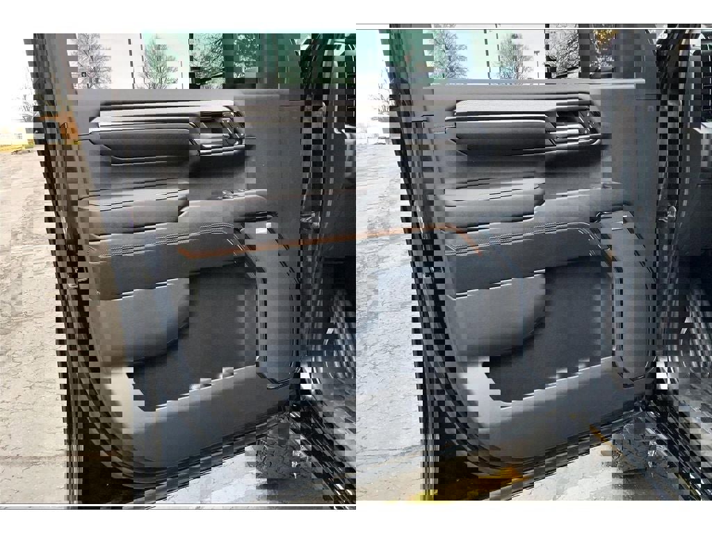 Used 2024 GMC Sierra 2500 AT4 w/ Technology Package image 24