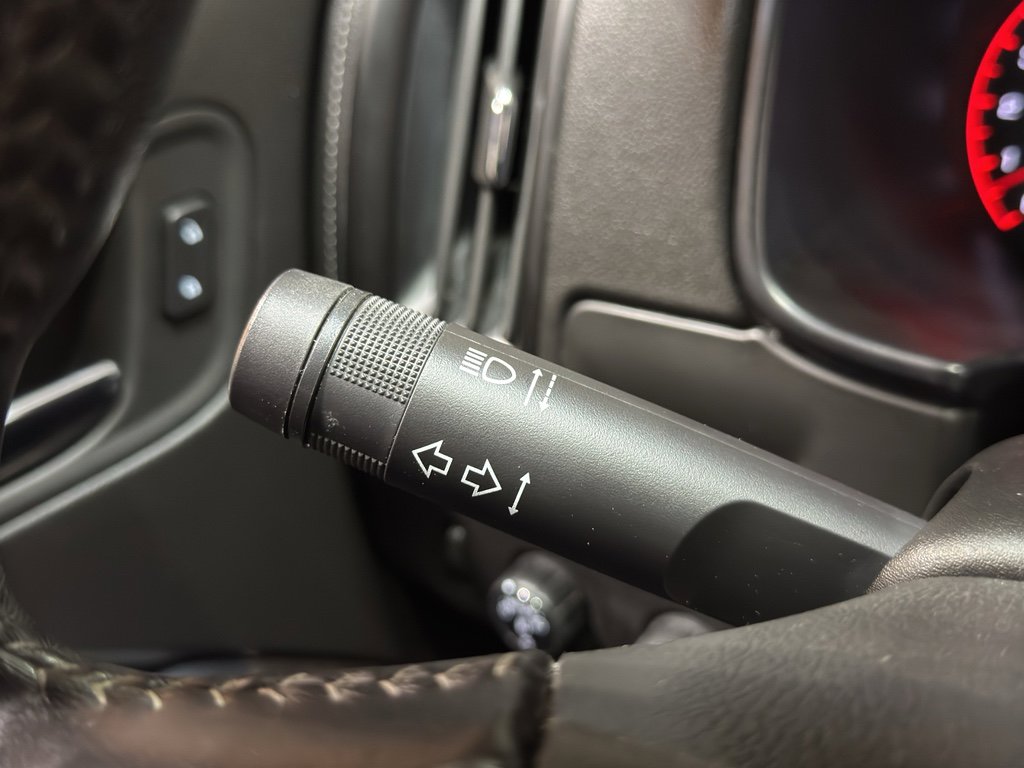 Used 2015 GMC Canyon SLT w/ Driver Alert Package image 24