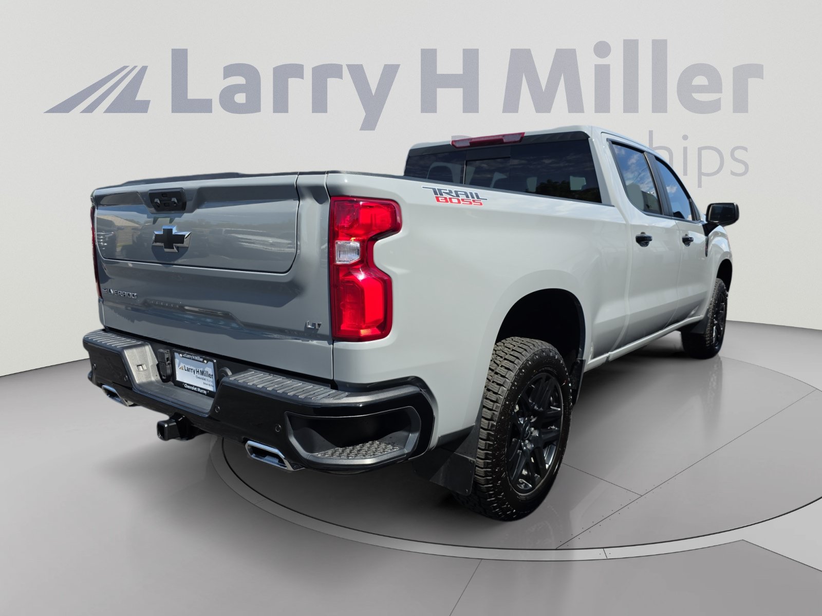 Used 2024 Chevrolet Silverado 1500 LT Trail Boss w/ LT Trail Boss Premium Package AWD/4WD image 5