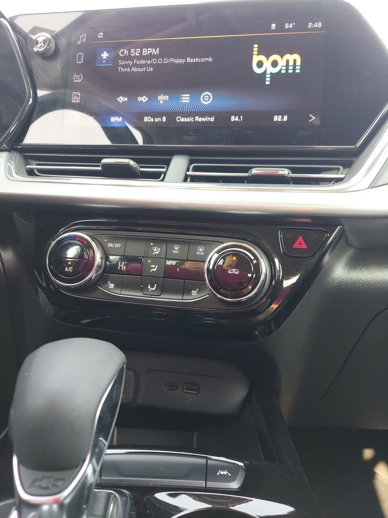 Used 2025 Chevrolet Trax LT w/ LT Convenience Package image 21