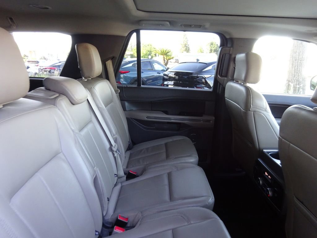 Used 2020 Ford Expedition XLT w/ Equipment Group 202A RWD image 24