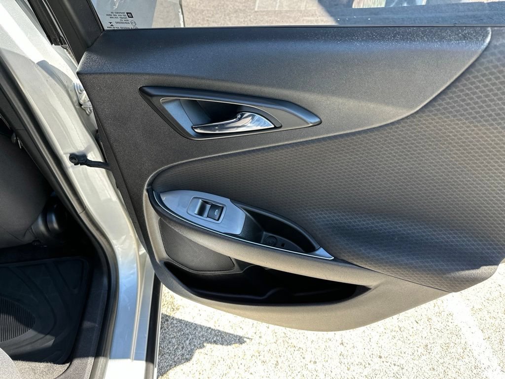 Used 2017 Chevrolet Malibu LT FWD image 14