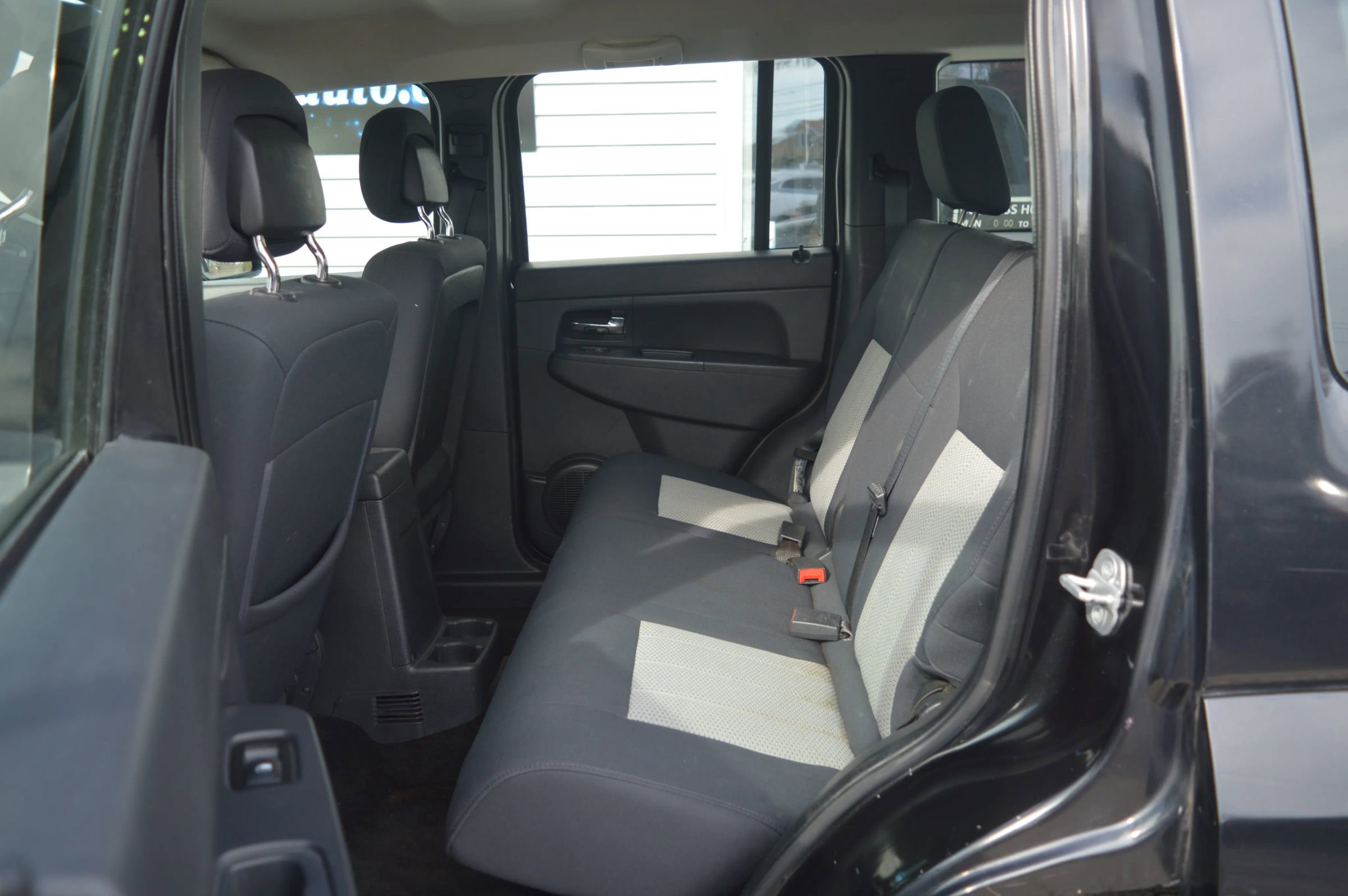 Used 2010 Jeep Liberty Sport image 13