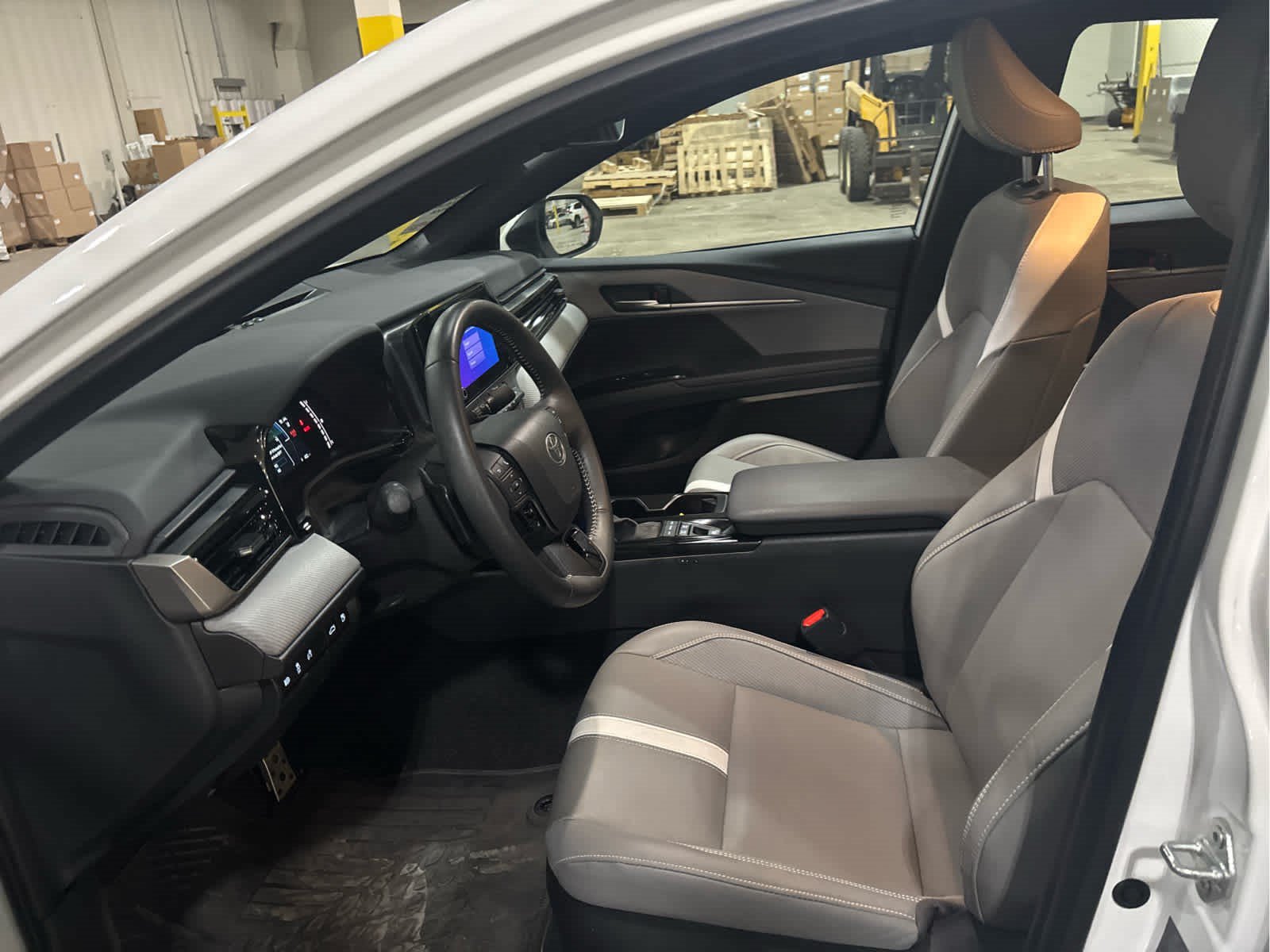 Certified 2025 Toyota Camry SE w/ Convenience Package AWD/4WD image 9