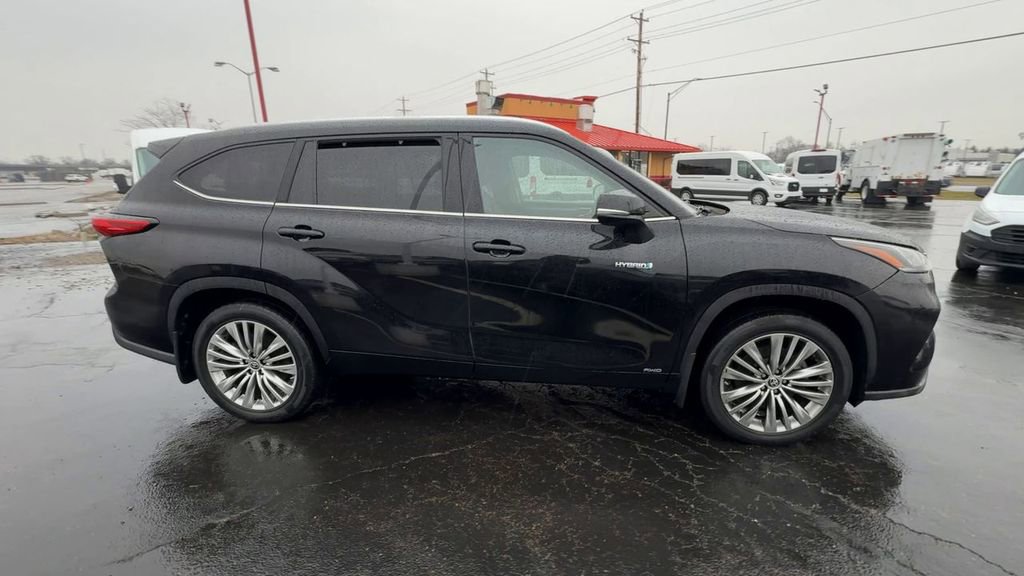 Used 2021 Toyota Highlander Platinum image 9