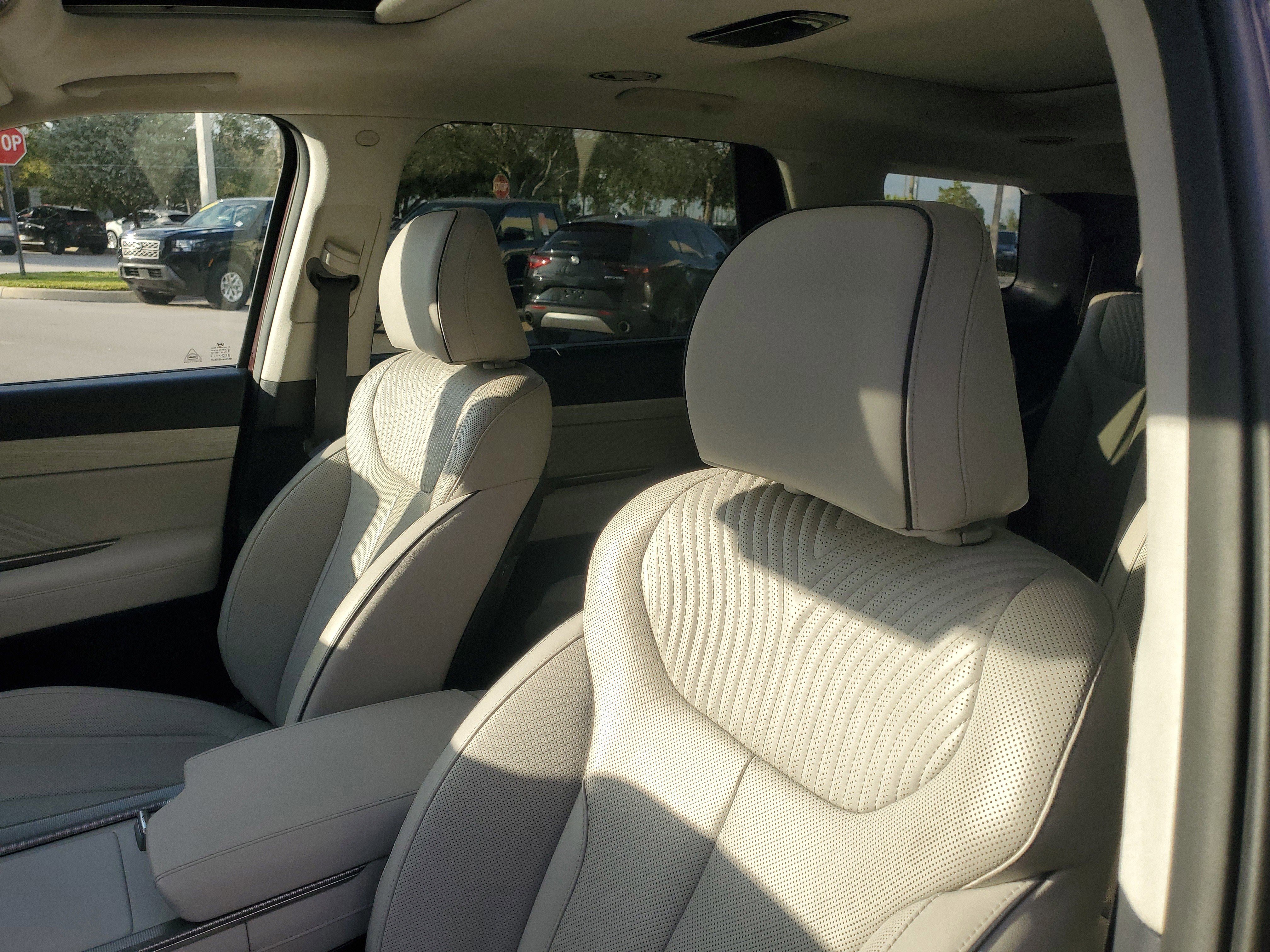 Used 2024 Hyundai Palisade Calligraphy image 18