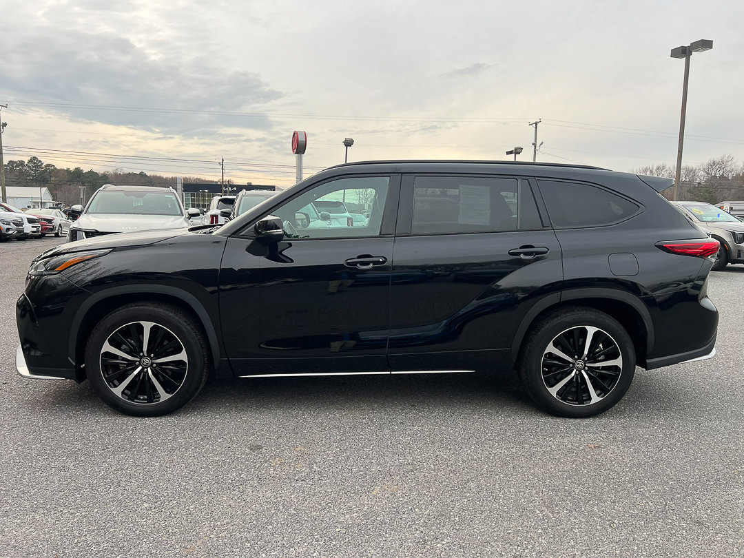 Used 2022 Toyota Highlander XSE image 2