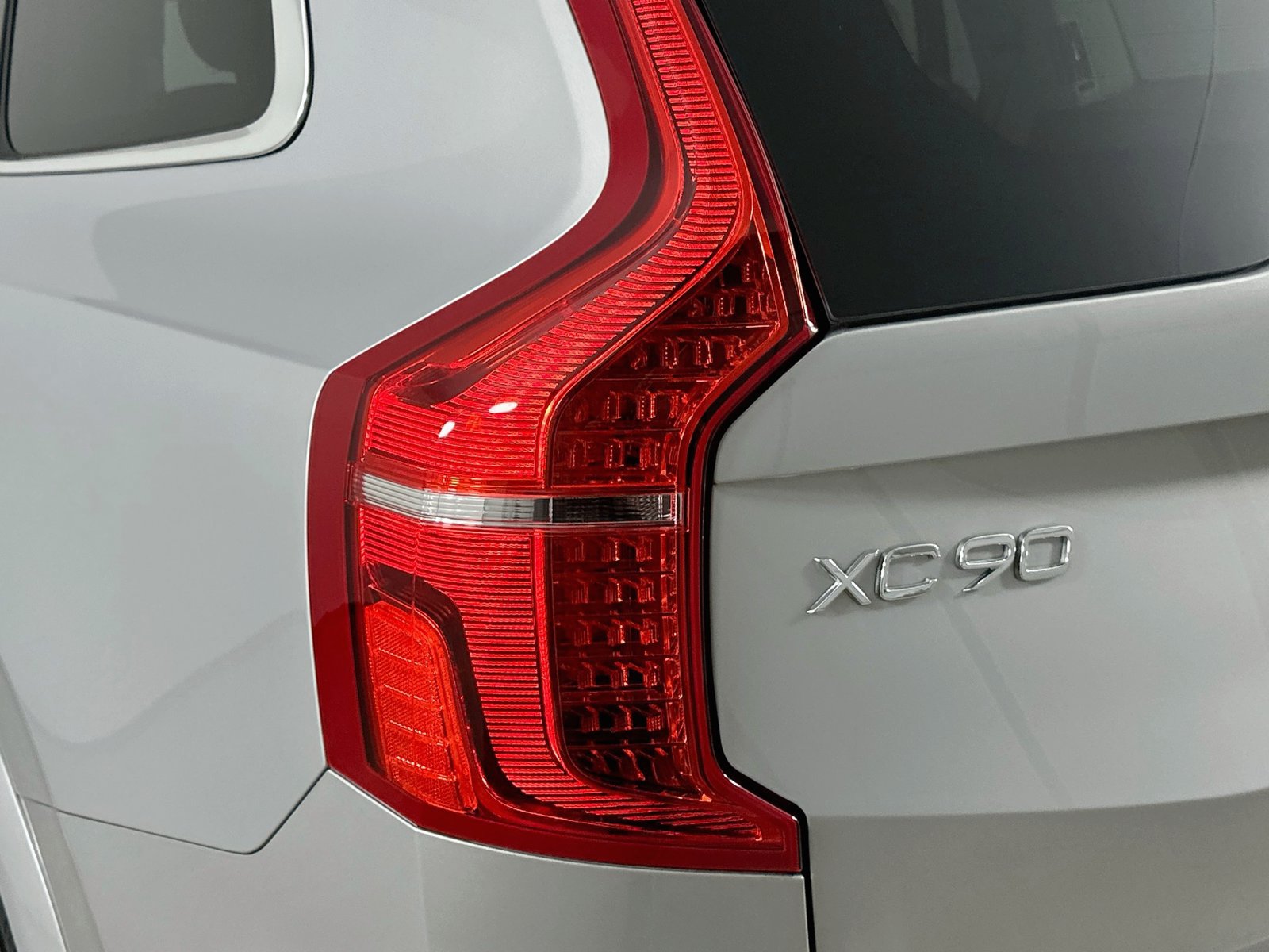 Used 2023 Volvo XC90 T8 Ultimate w/ Protection Package Premier AWD/4WD image 12