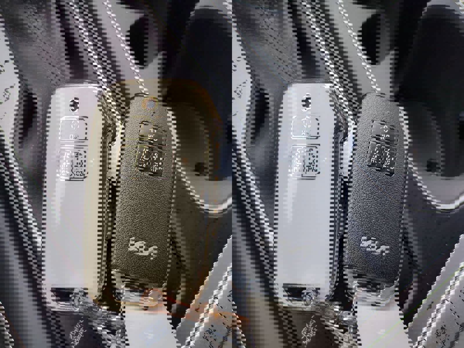 Certified 2024 Kia Carnival LX image 32