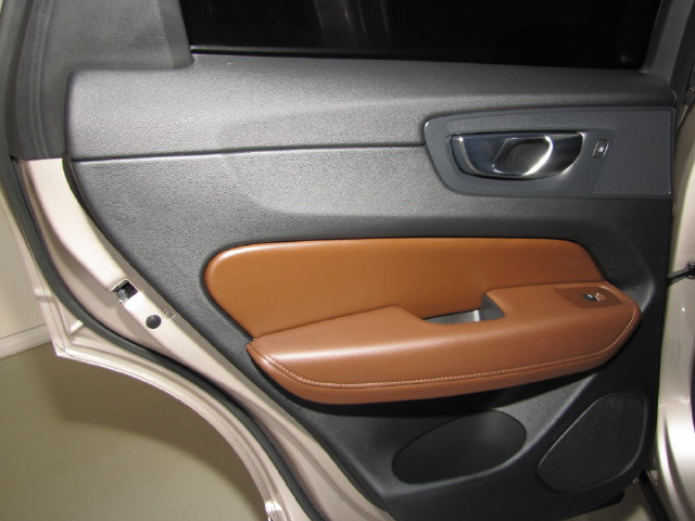 Used 2023 Volvo XC60 B5 Ultimate FWD image 35