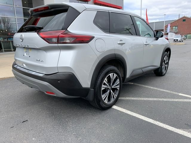 Used 2023 Nissan Rogue SV image 3